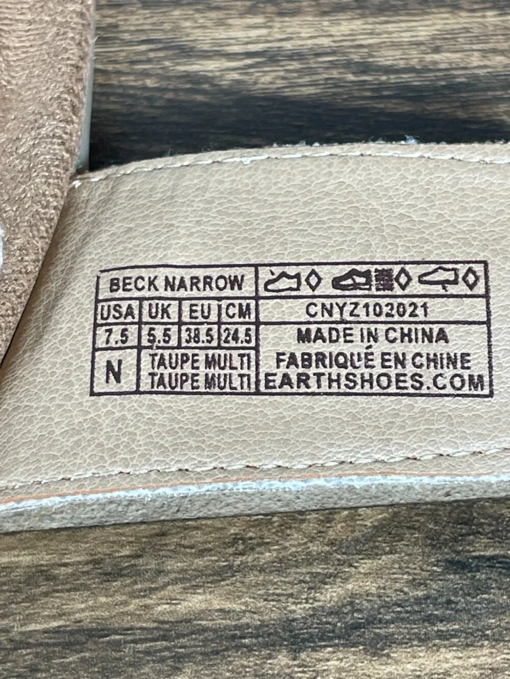 Earth Origins Beck Shoes Womens 7.5 Narrow Taupe Reptile Print Strappy Sandals
